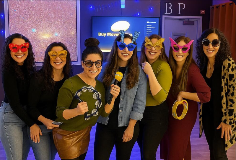 Black Parakeetz Paint, Swig & Sing